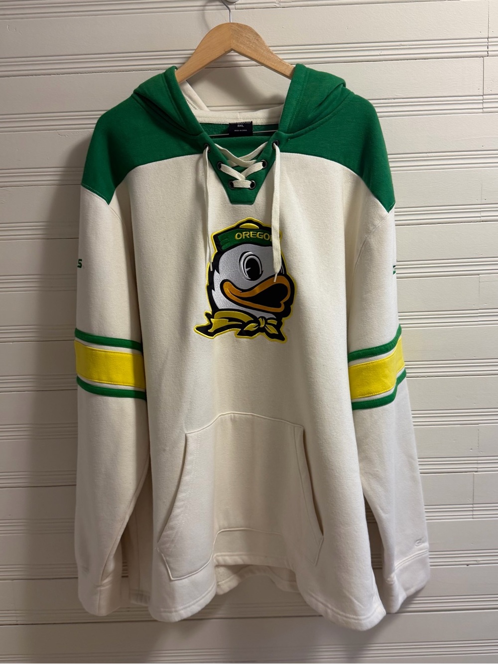 Oregon Ducks White & Green Hoodie Shirt with Yellow Accent